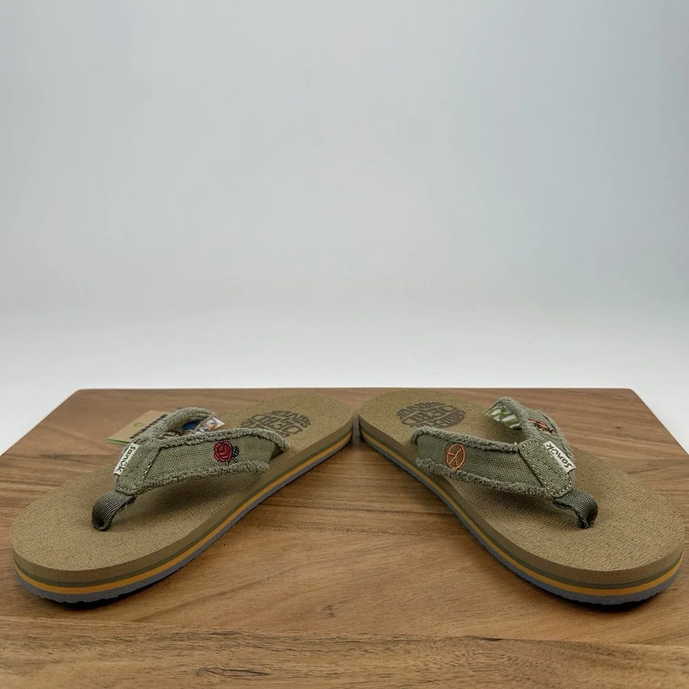 New NWT Big Kids Sanuk Fraidy Stacker Grateful Dead Flip Flops Sandals Sze 2-3 Y